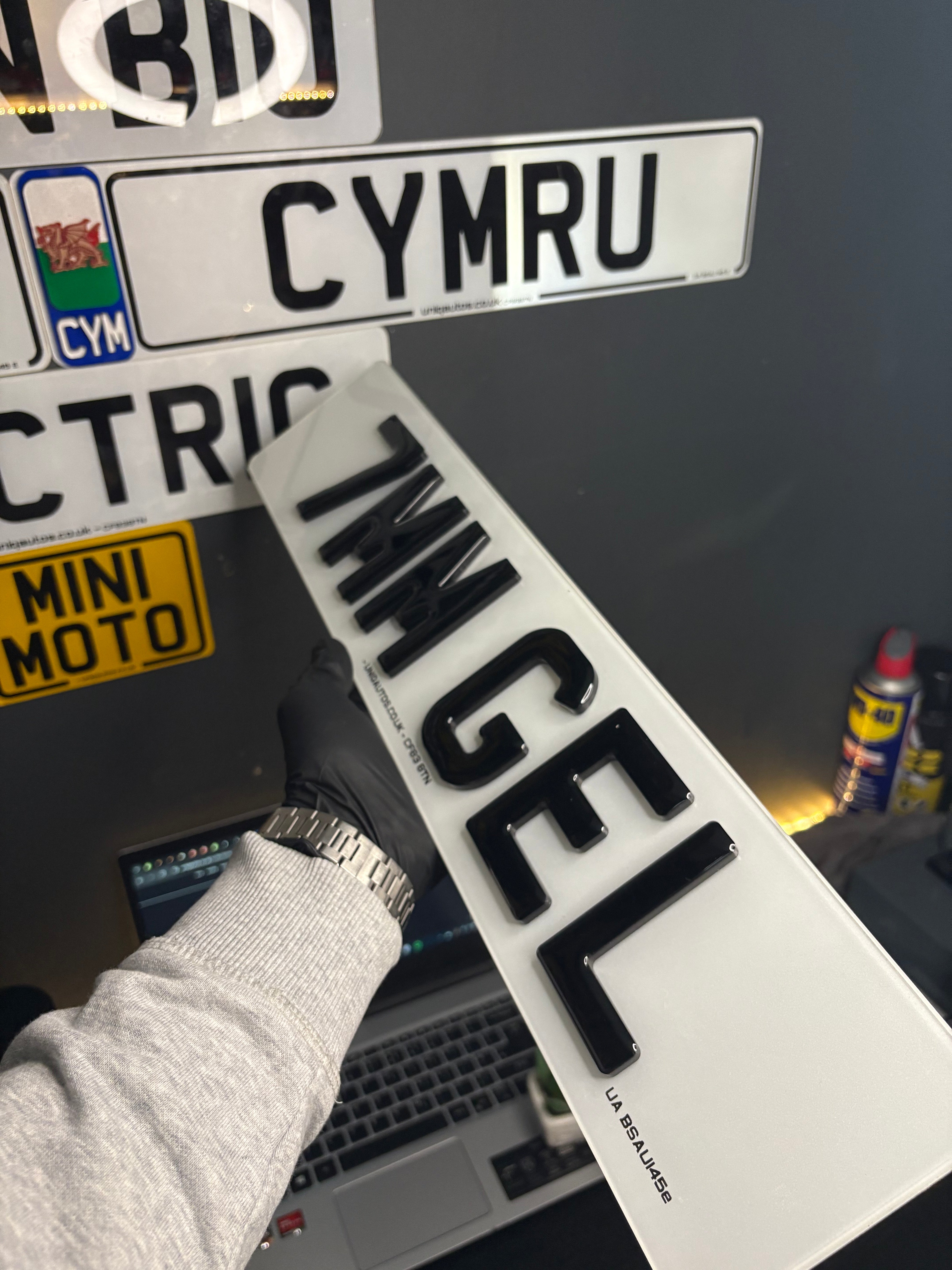 UNIQREG 7MM Gel Character Number Plate Set